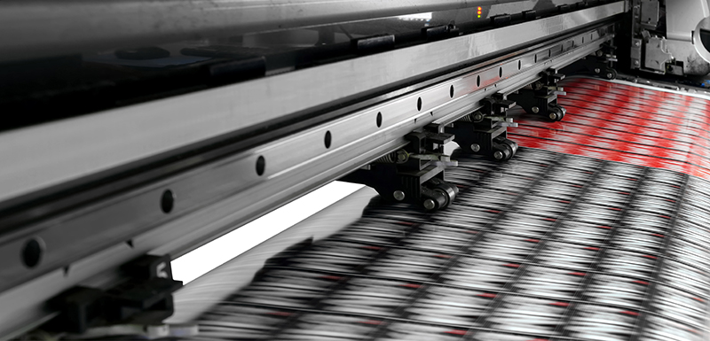 Máquina de impresión industrial trabajando